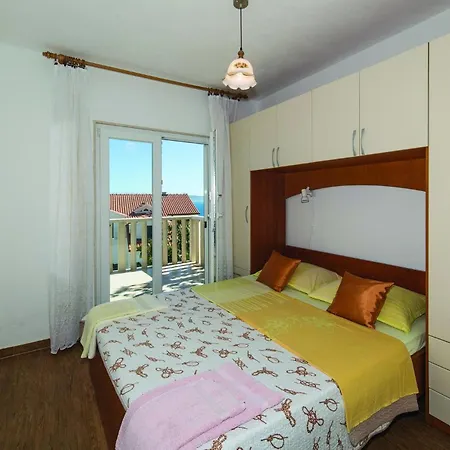 Apartment 2 Bedroom Awesome In Okrug Gornji Trogir