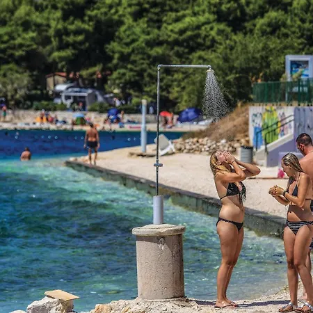 Apartment 2 Bedroom Awesome In Okrug Gornji Trogir