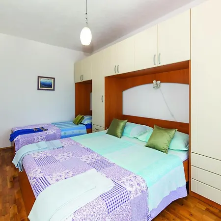 2 Bedroom Awesome In Okrug Gornji Trogir